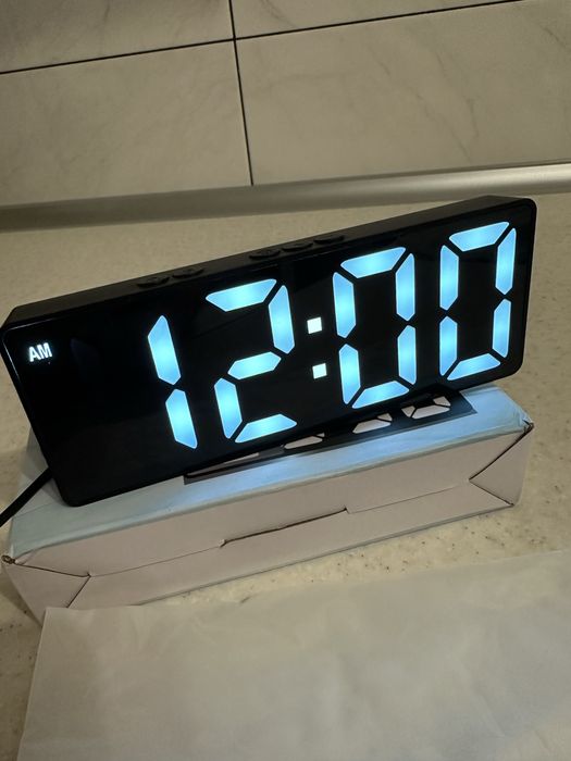 Настільний електронний  лед годинник, термометр,будильник.
