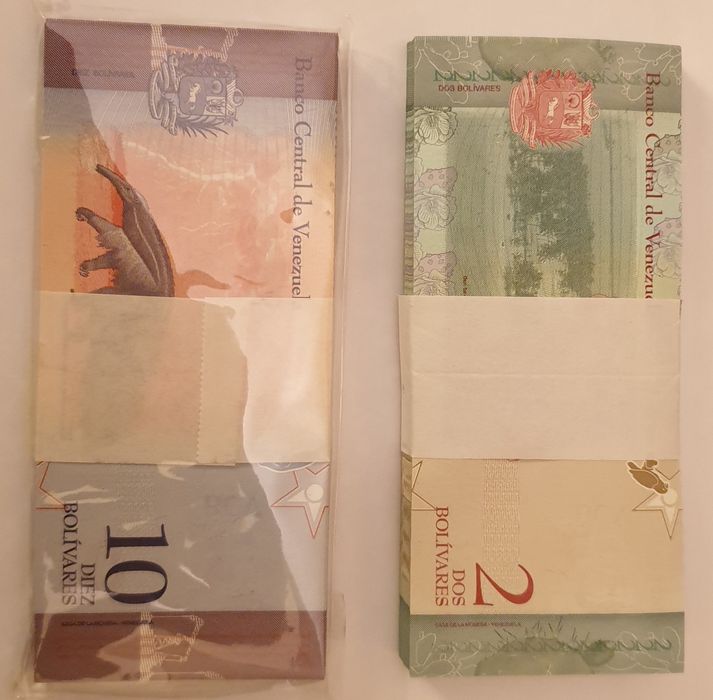 2 maços de 100 notas UNC da Venezuela