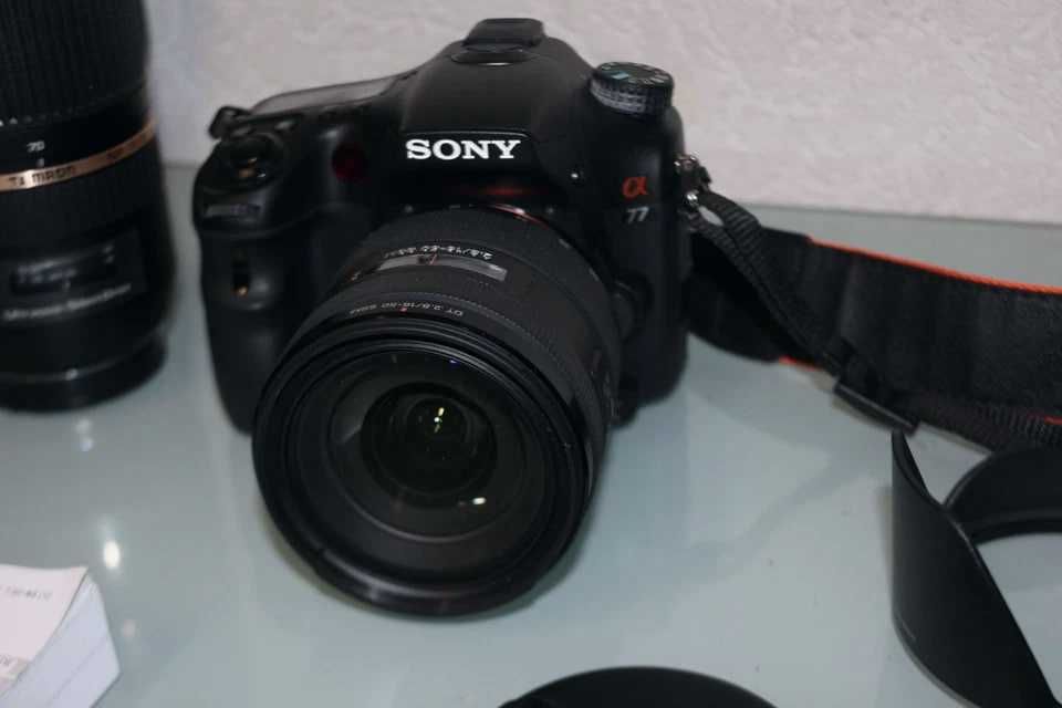 Sony Alpha 77 aparat cyfrowy z 2 obiektywami