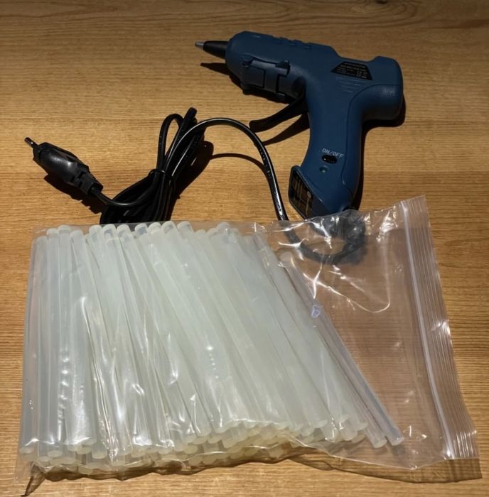 Pistola de Cola Quente 50W + 80 Barras de Cola