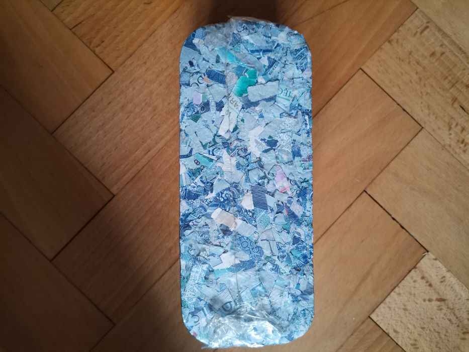 Brykiet z banknotów - zniszczone banknoty