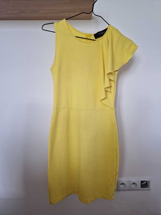 Cytrynowa sukienka Reserved