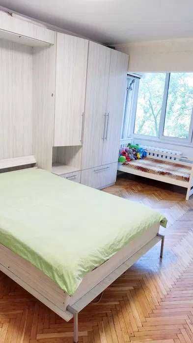 продаж 2 кім.з ремонтом, 4 пов.метро ЛІСОВА