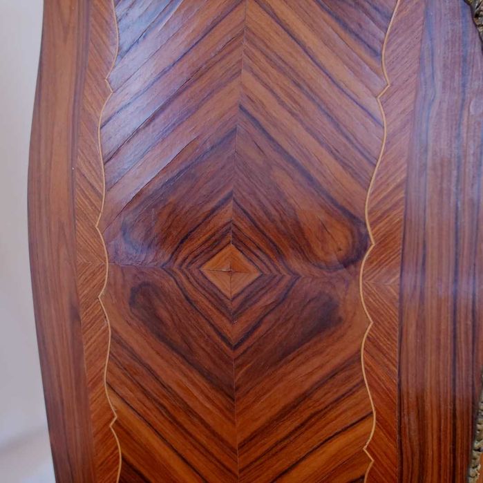 Cómoda Luís XV com 5 gavetas e tampo em mármore