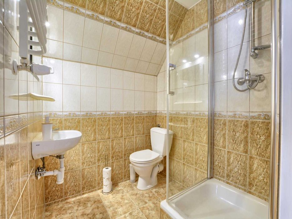 Tanie pokoje w centrum, balia, parking, ogólnodostępna kuchnia.