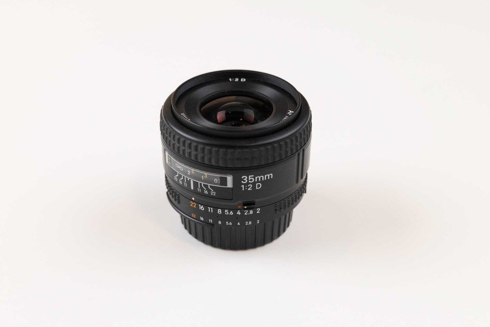 Objetiva Nikon AF NIKKOR 35mm f/2D (Grande Angular)