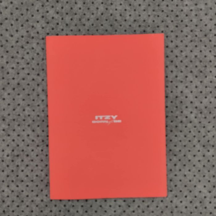 Album Itzy Born to be