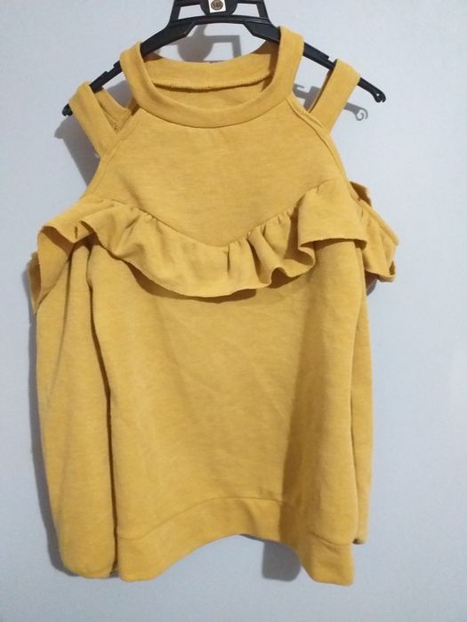 Bluza z odkrytymi ramionami
