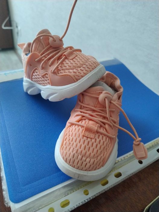 Кросівки для дівчинки