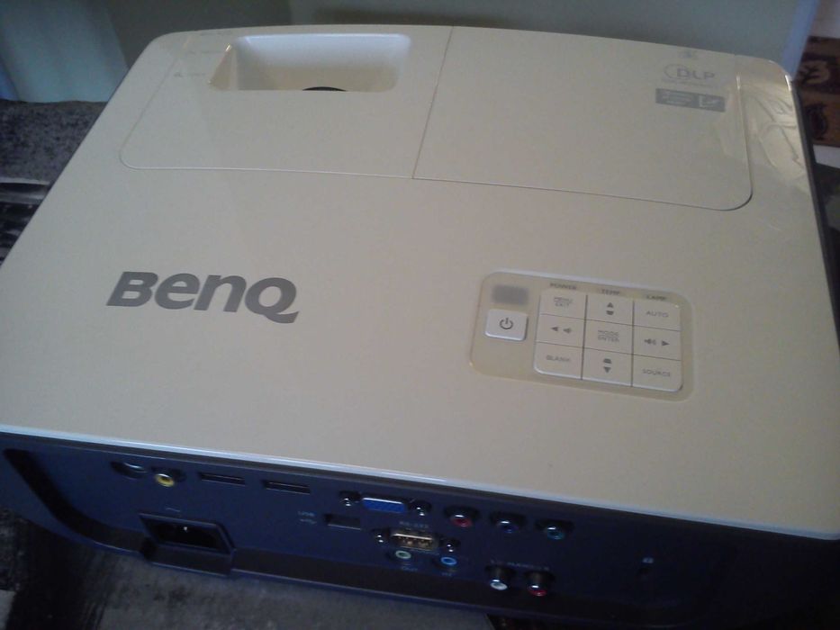 HD projektor Benq W700.