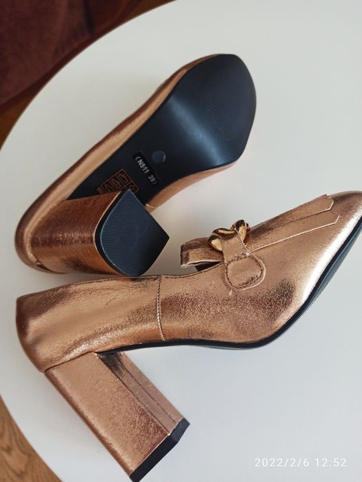 Eleganckie, zlote ,wizytowe buty C' M Paris