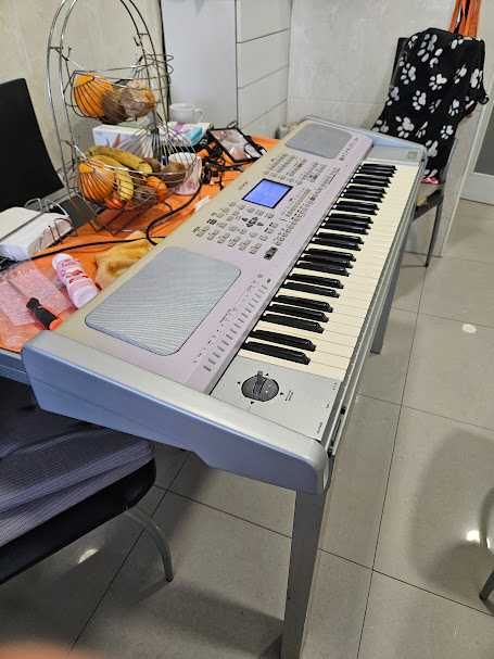 Teclado Ketron SD5 com porta usb e dis hd