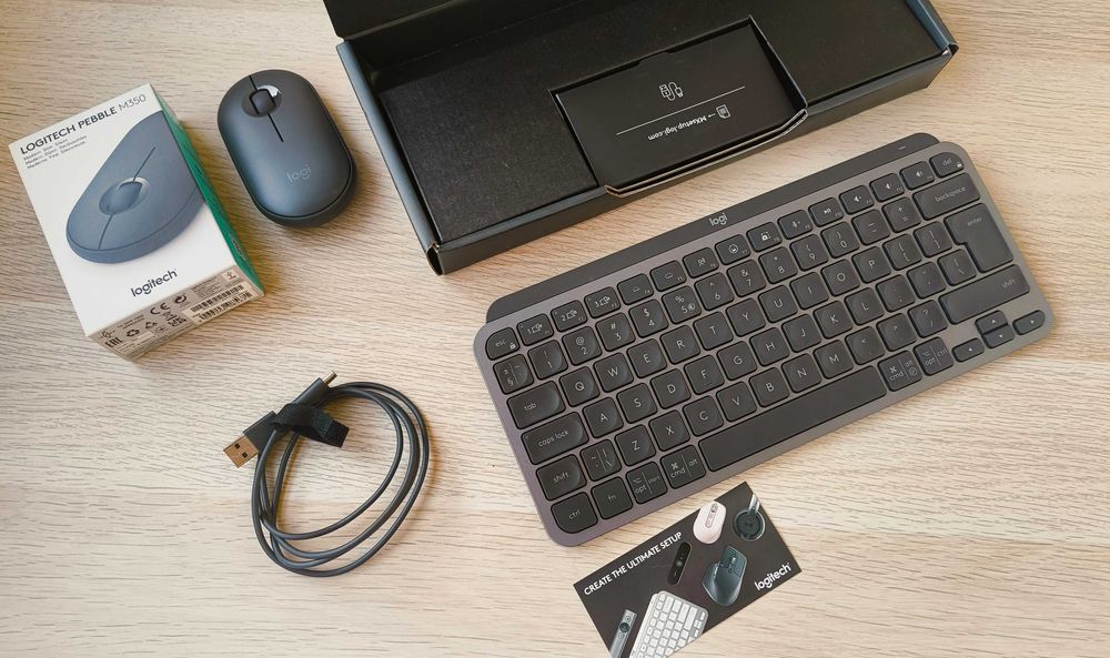 Teclado Logitech Mx Keys Mini + Rato Logitech Pebble M350 + Bolsa de transporte