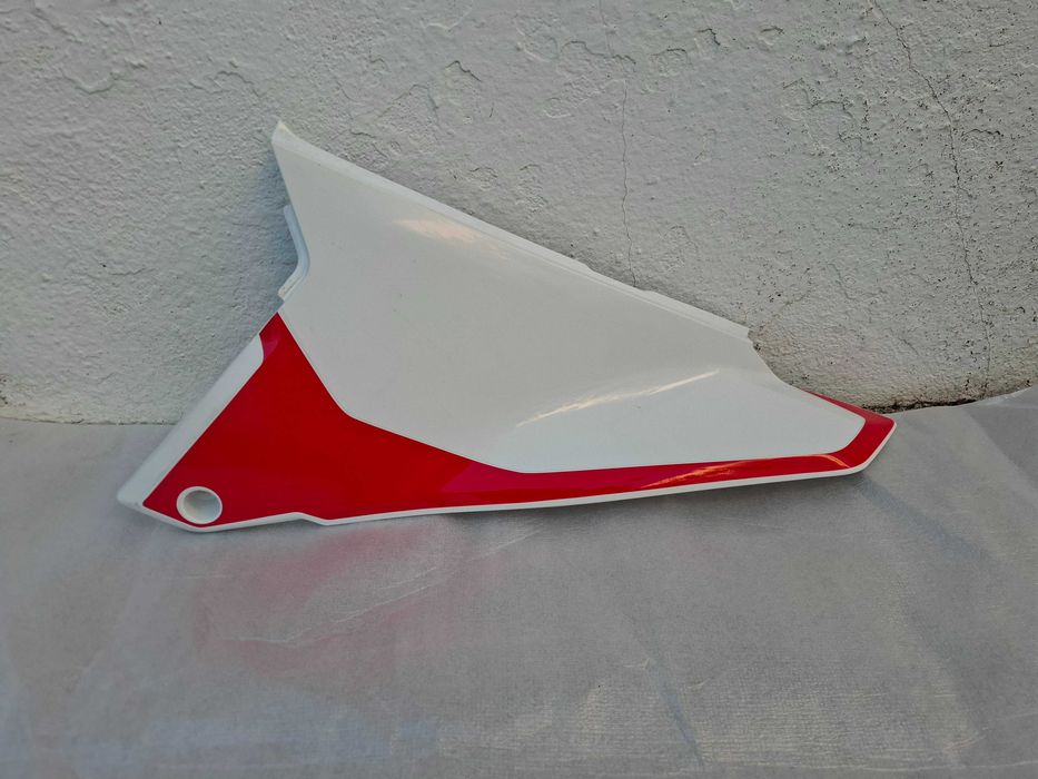 Tampa lateral esquerda para a Honda CRF300L