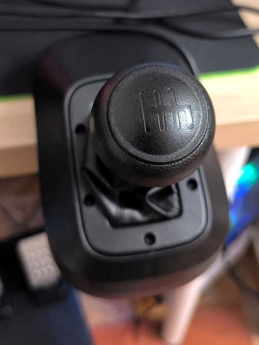 Volante Gaming 1080° + 3 Pedais + Caixa Manual – DOYO R808