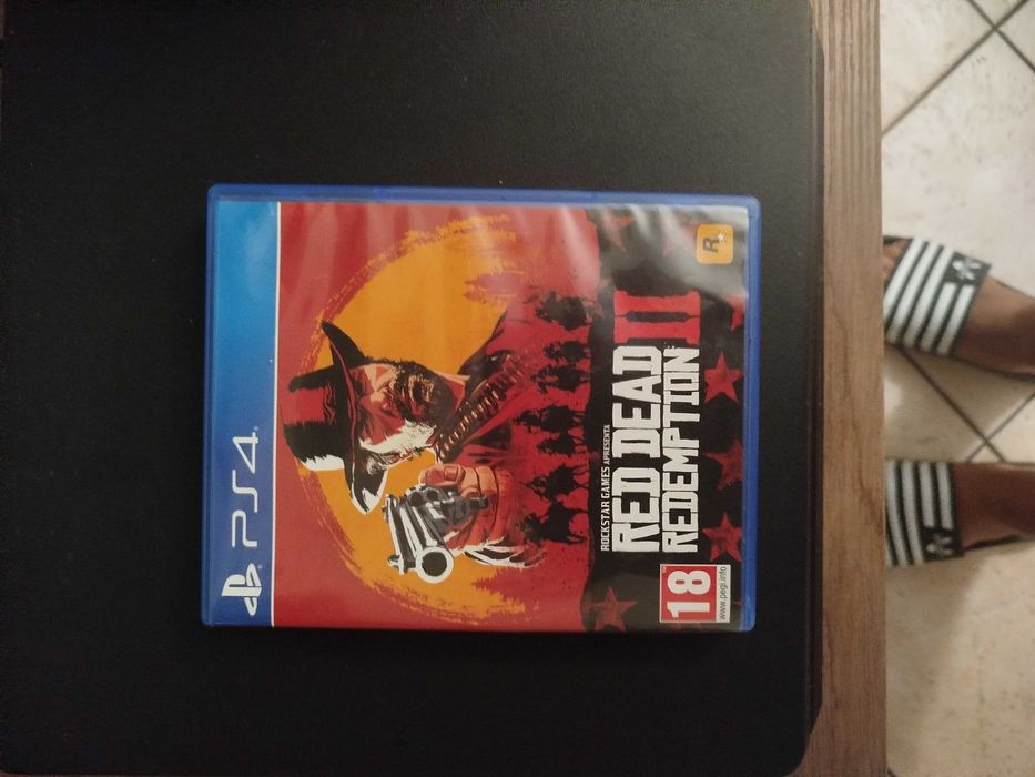 PS4 Slim 500 GB com rdr 2 e Marvel Spider man.