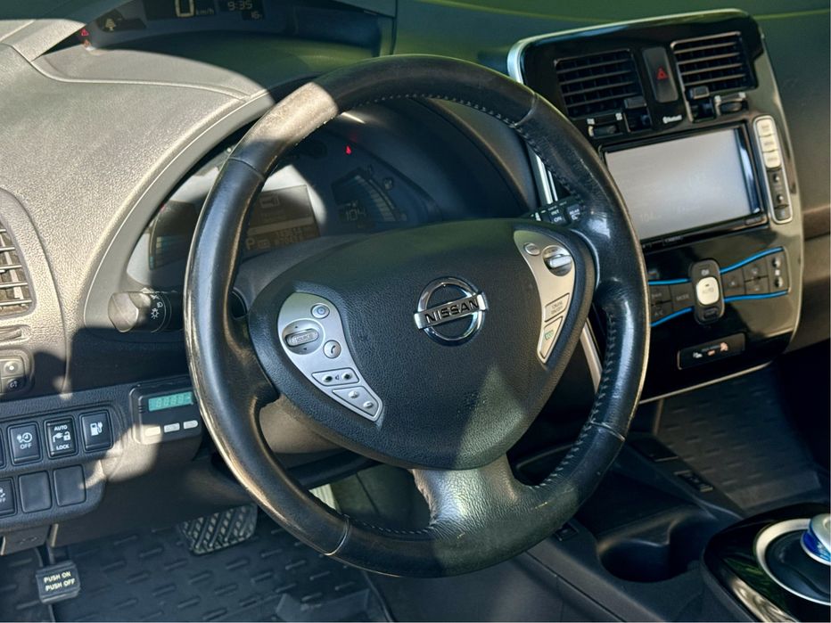 Nissan Leaf 2014 • Tekna • 24 kWh • Webasto