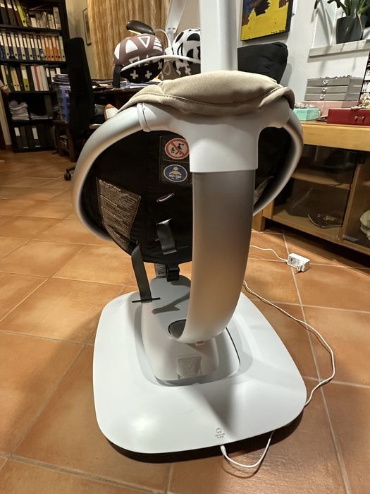 Esperguiçadeira Mamaroo 4Moms
