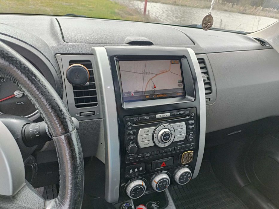 Samochód SUW Nissan X-Trial