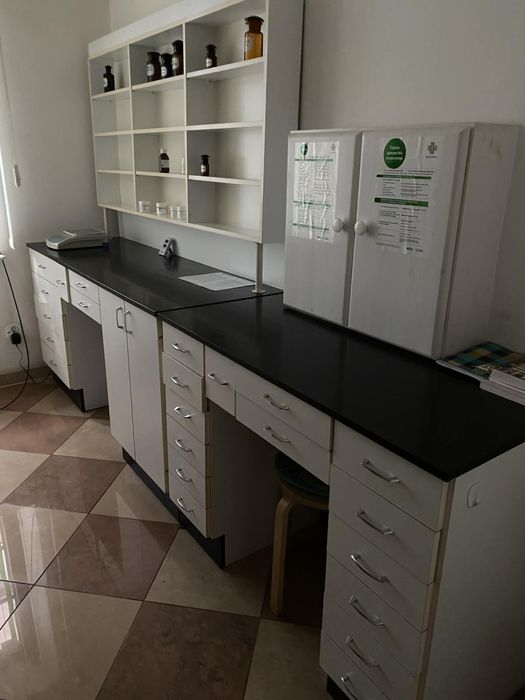 Zestaw mebli do apteki i biura