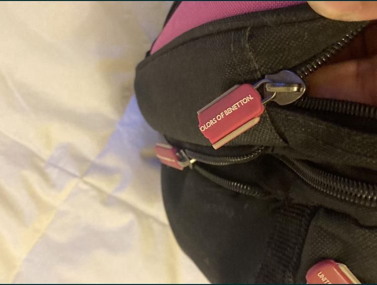 Mala benetton  multiusos preta e rosa