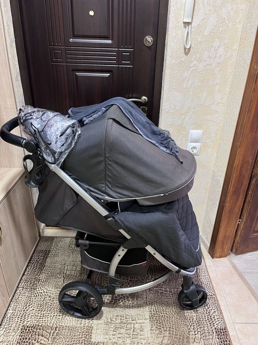 Прогулянкова коляска