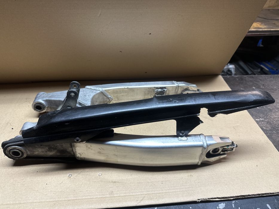 Wahacz mocowanie lancucha slizg Honda cbr F4i 600