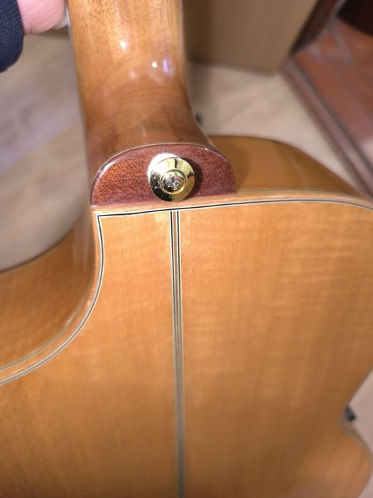 Продам классическую гитару Ibanez