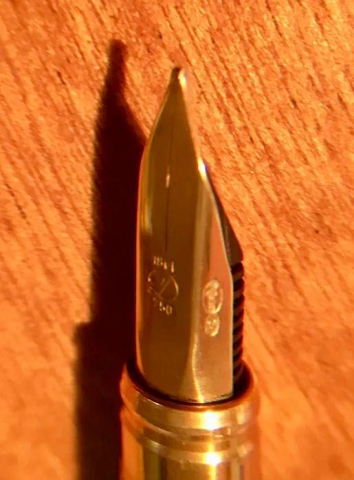 S.T. DUPONT - caneta - acb. ouro e laca da China com pó de ouro