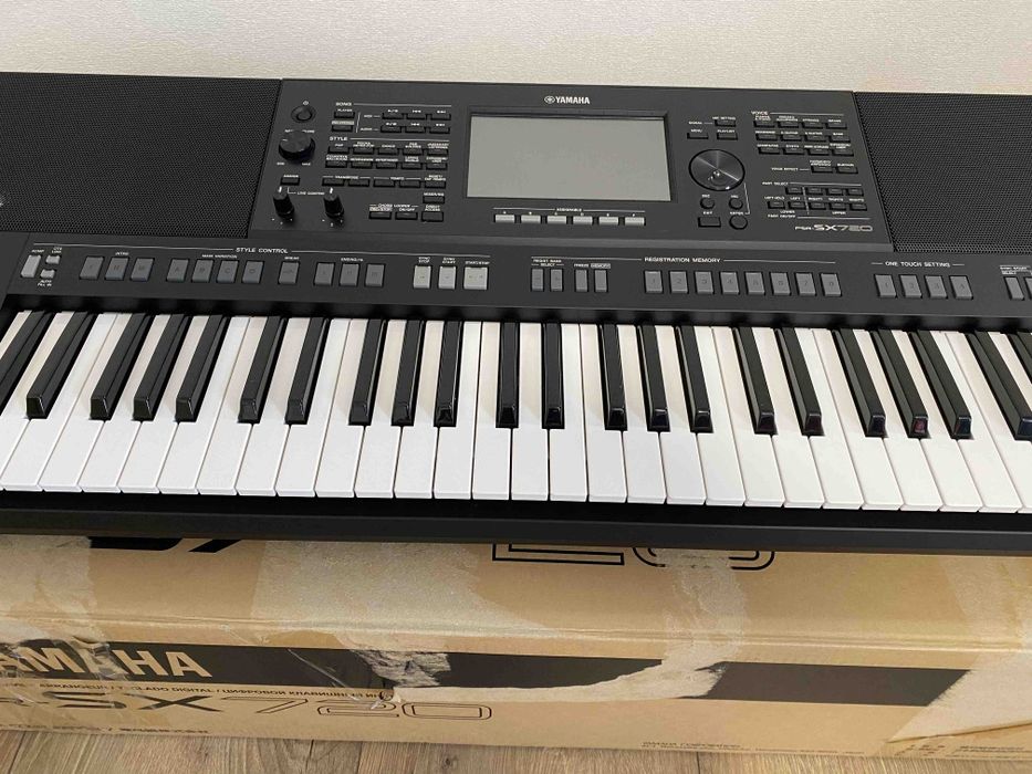 Yamaha PSR SX-720