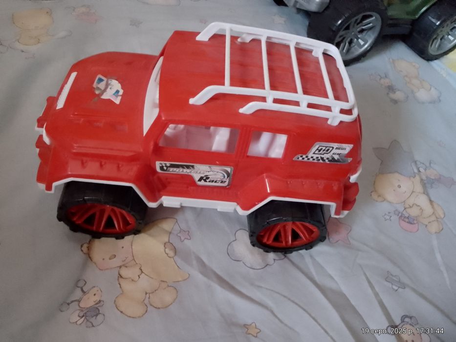 Машинки пластмасові іграшкові