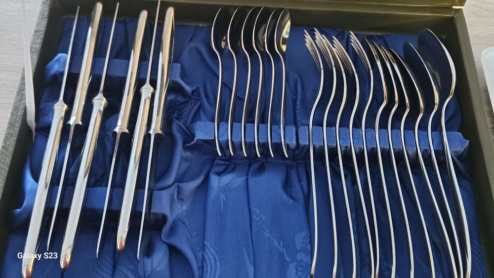 Komplet sztućcy.