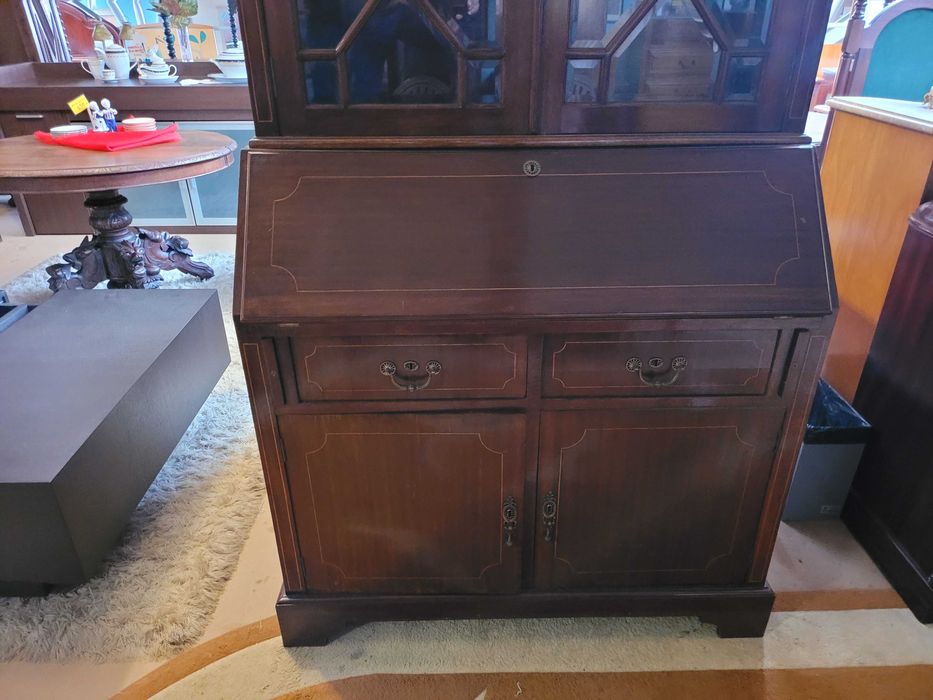 Escrivaninha em madeira estilo D. Maria, com alçado - Bom