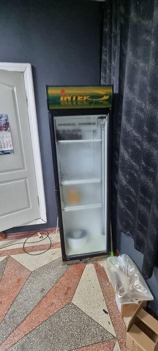 Морозилка холодильник оборудование для кафе