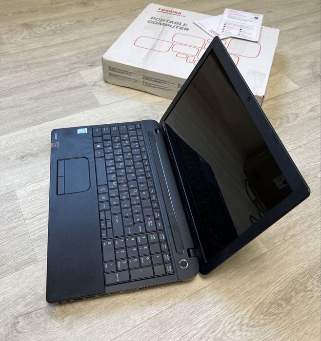 Надежный Ноутбук Toshiba 4 ядра, Новый SSD