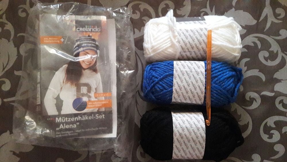 Набор ниток с крючком для вязания шапки новый