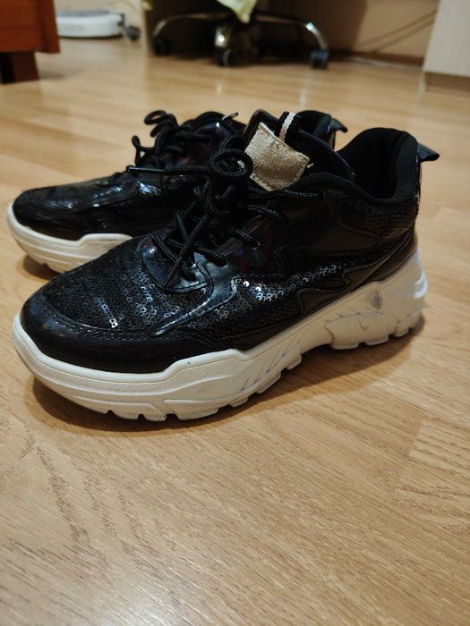Buty blysczonce  sportowe