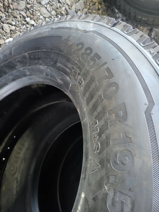 Шини 285 70r19.5 continental