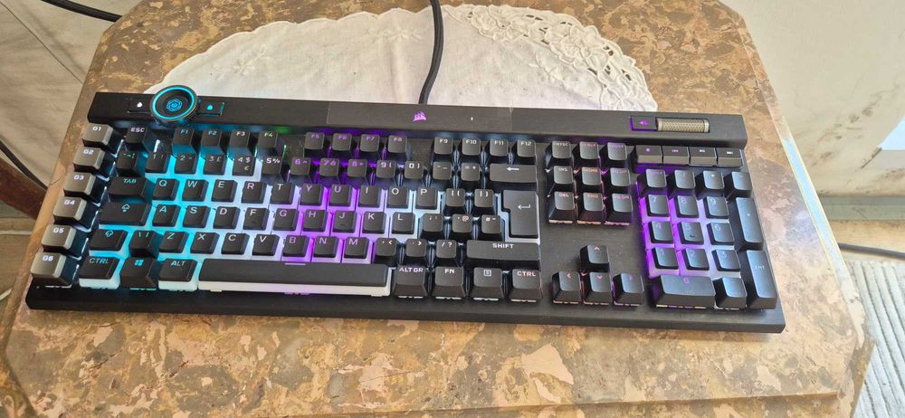 Teclado Corsair K100 RGB Layout UK + Pack Keycaps SteelSeries Prismcaps