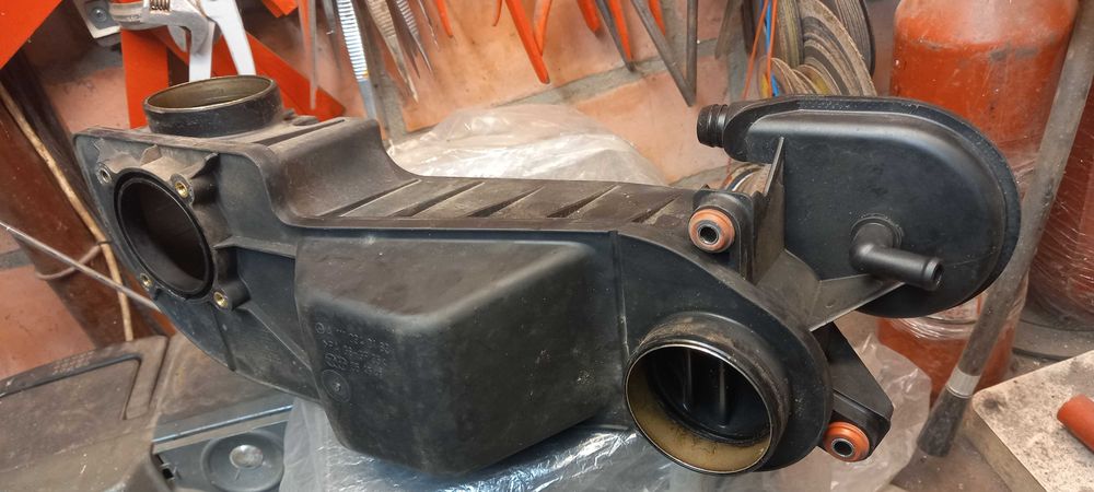 Резонатор воздушного фильтра MERCEDES-BENZ  A1110940183