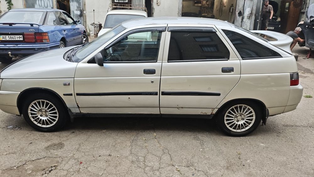 Продам авто ваз-2112