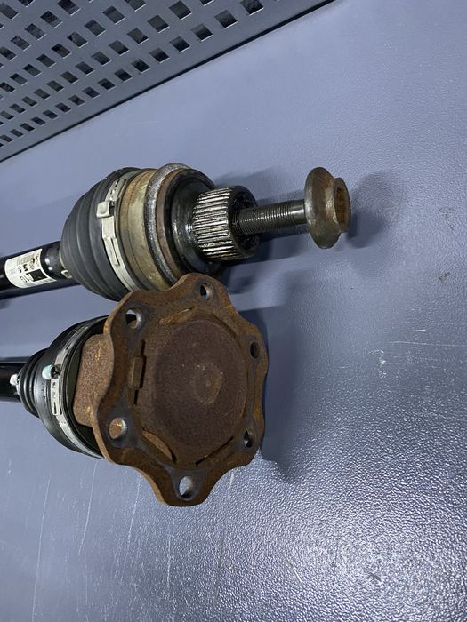 Полуось передня приводний вал піввісь Audi A4 B8 A5 Q5 8r0 8k0 8t0