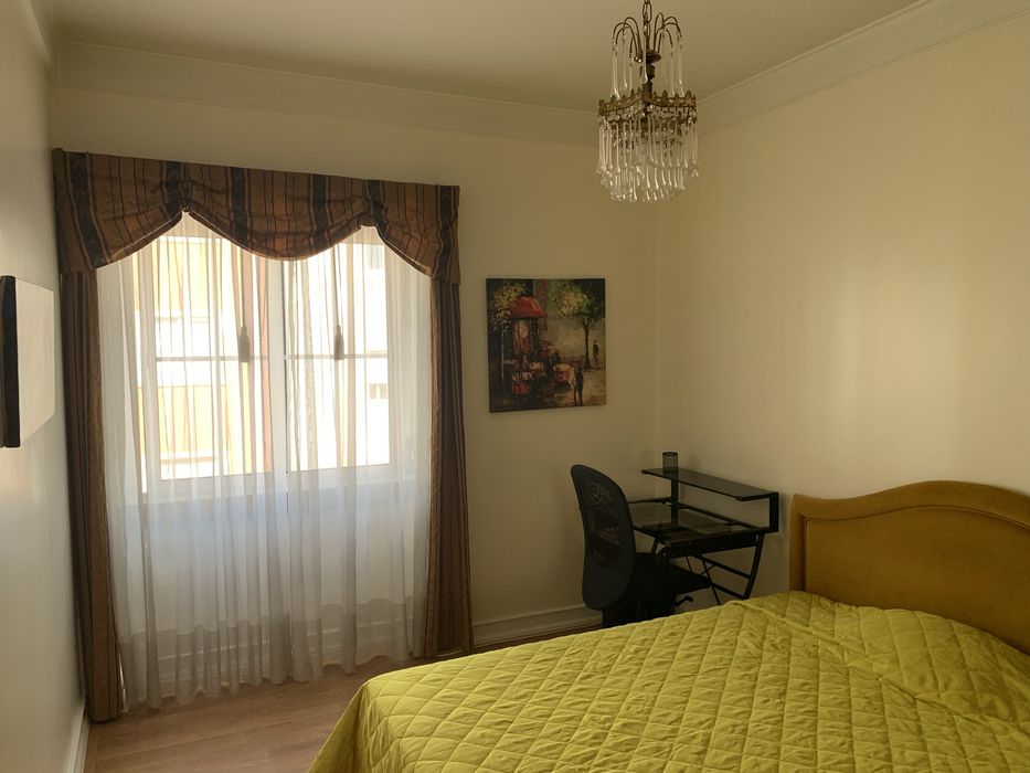 Quarto com varanda em Alvalade-Av. da Igreja