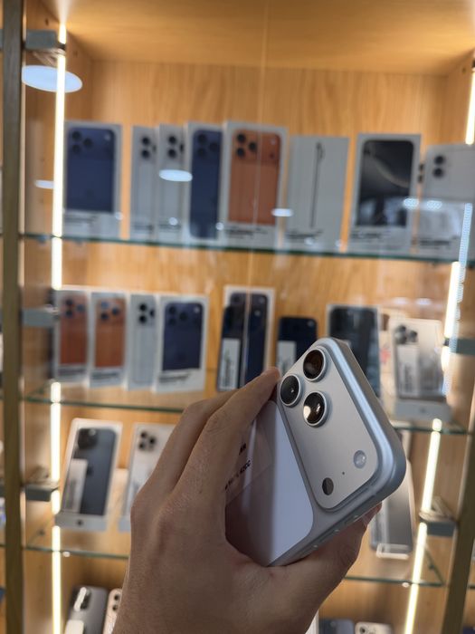 IPHONE 17 PRO MAX COMPLETAMENTE NOVO