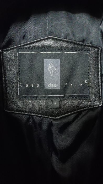 Casaco comprido preto em pele genuína