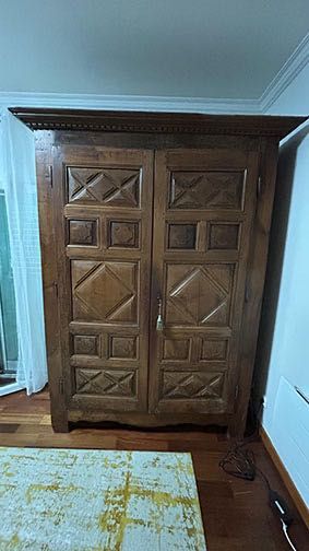 Guarda-roupa de cerejeira, século XVIII, França