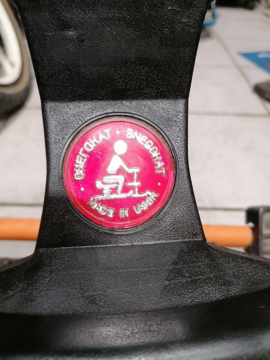 Carrinho de neve antigo