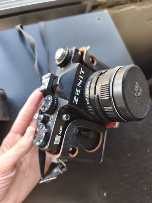 Máquina Fotográfica Analógica Zenit 12XP com Lente Helios 44M-4 (Vinta