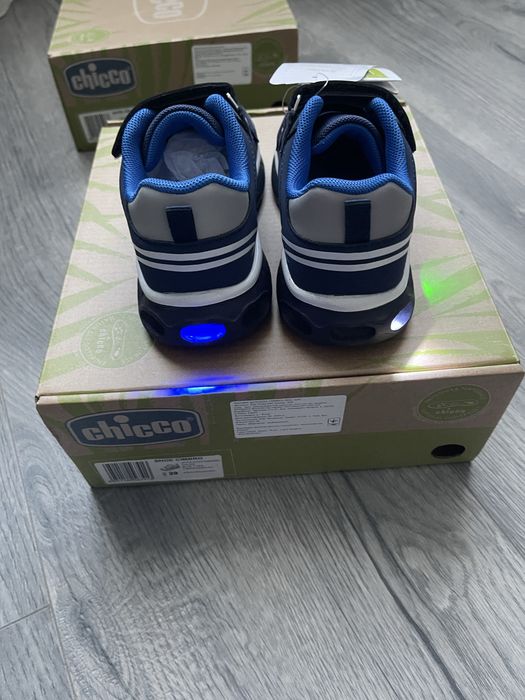 Дитячі кросівки Chicco, розмір 29 (устілка 18,5 см). НОВІ.