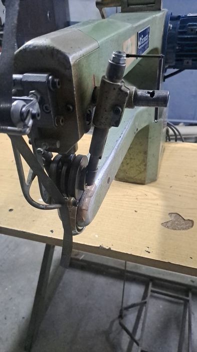 Maquina de calçado de bater costuras e meter fita. ACEITO PROPOSTAS DE PREÇO